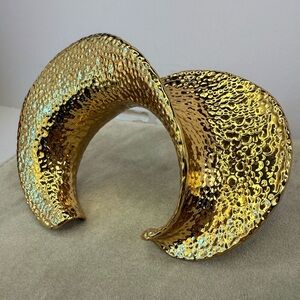 Vintage Clara Kasavina hammered gold cuff